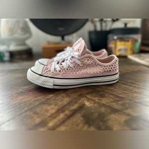 Converse All Star Women's Light Pink Crochet Low Top Sneaker Size 7.5